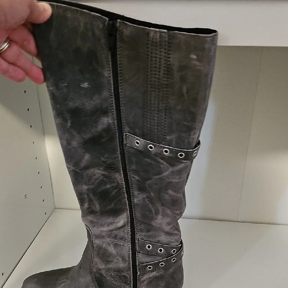 Stylish Black Knee-High Women's Boots